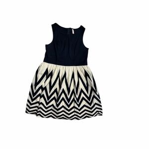 Xhilaration Black and White Zigzag Kids Dress